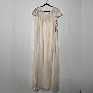 NWT Shadowline Ivory Satin Long Nightgown Floral Lace Trim Nylon Short Sleeve M